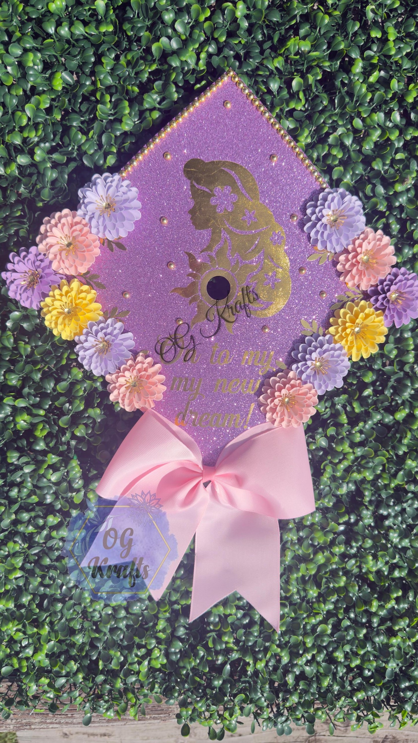 Purple Princess Graduation Bundle On to my new dream Grad Topper/Lei Bundle Personalized Grad Cap Graduation Lei Class of 2026 Grad Topper