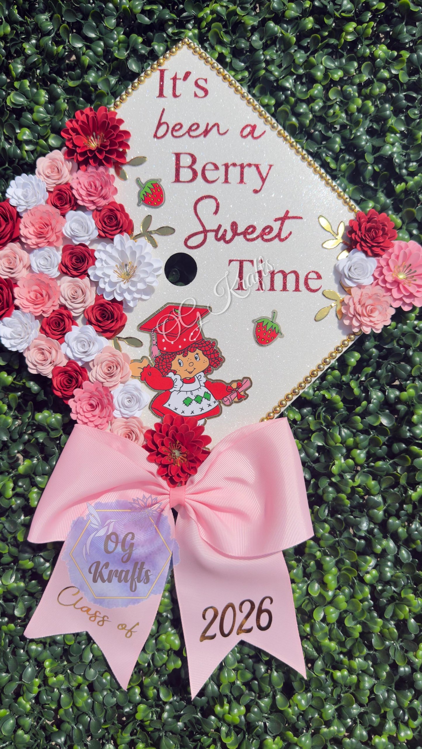 Strawberry Graduation Cap Topper Personalized Grad Cap Girly viral Grad Cap Class of 2026 Graduation Topper Fresita Cap Topper Cute Grad Cap