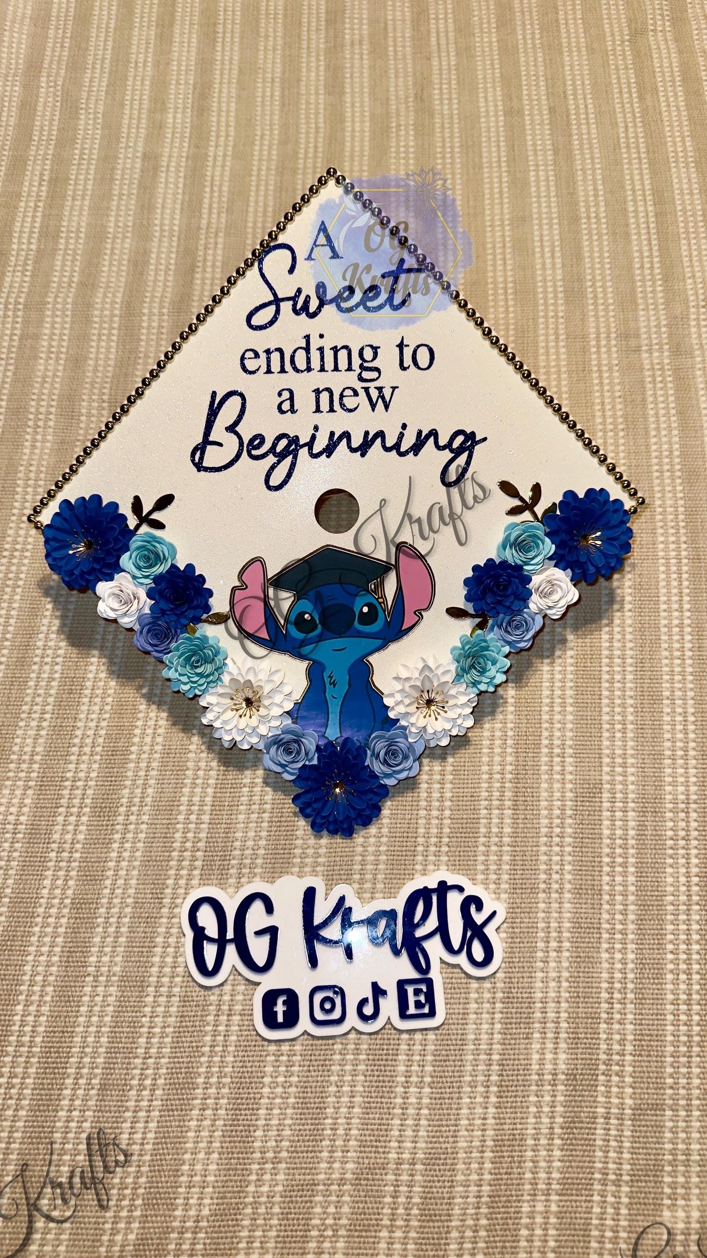 Cute Graduation Cap Topper  Personalized Grad Cap  Glitter Grad Cap  Class of 2026  Graduation Topper  Blue Alien Cap Topper Custom Grad Cap