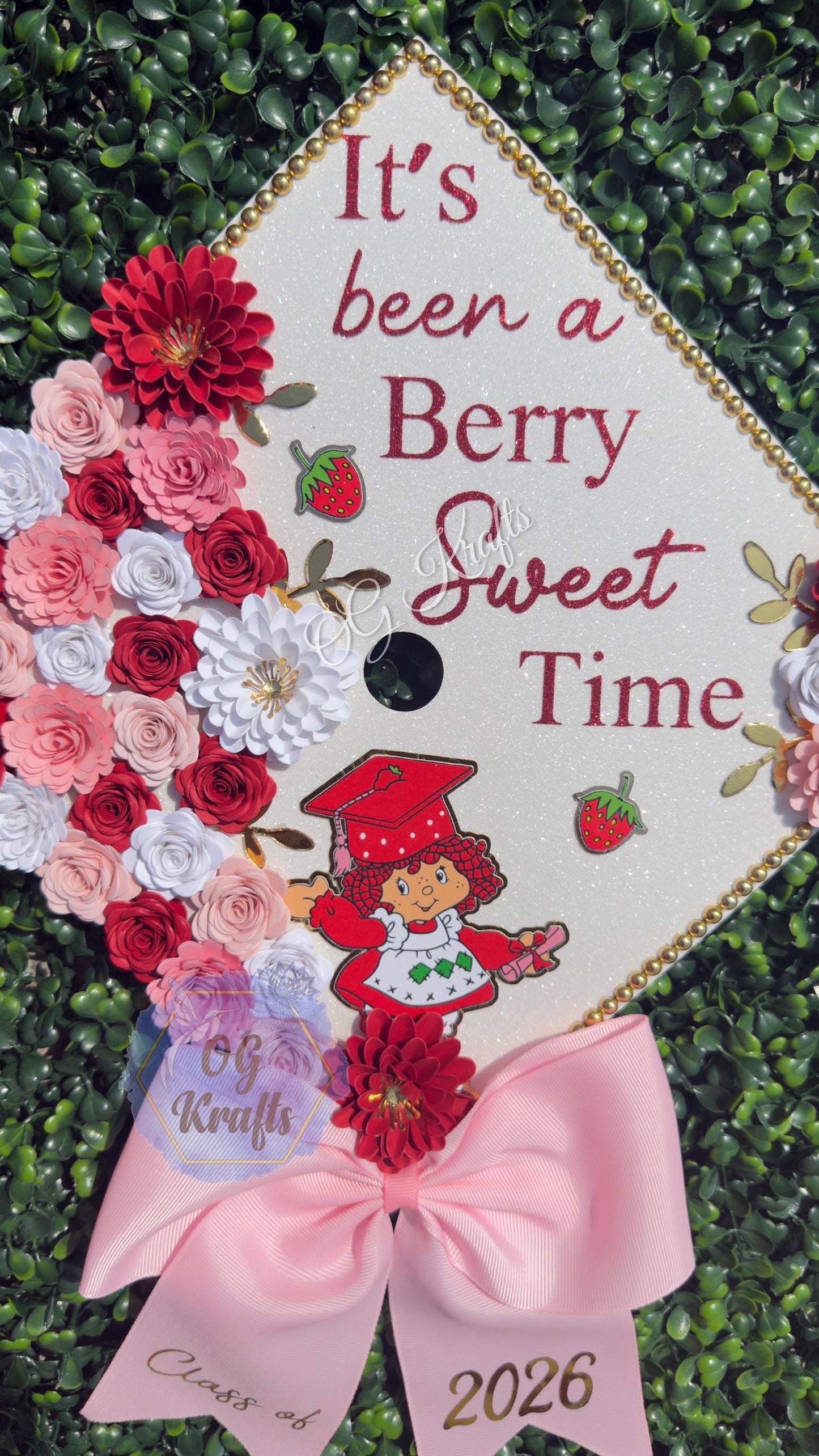 Strawberry Graduation Cap Topper Personalized Grad Cap Girly viral Grad Cap Class of 2026 Graduation Topper Fresita Cap Topper Cute Grad Cap