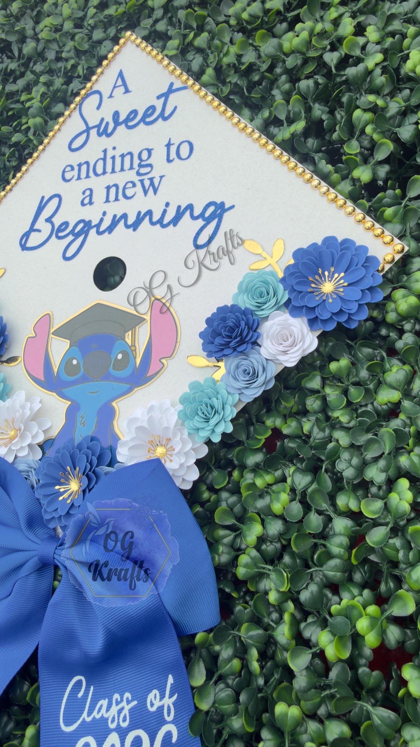 Cute Blue Alien Graduation Cap Topper Personalized Grad Cap Glitter Grad Cap Class of 2026 Graduation Topper Girly Custom Grad Cap with Bow